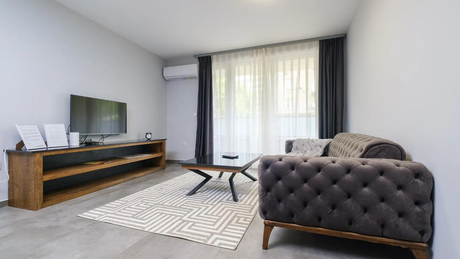 Quiet & Comfy 1Br In The Heart Of Plovdiv With Private Balconyアパートメント