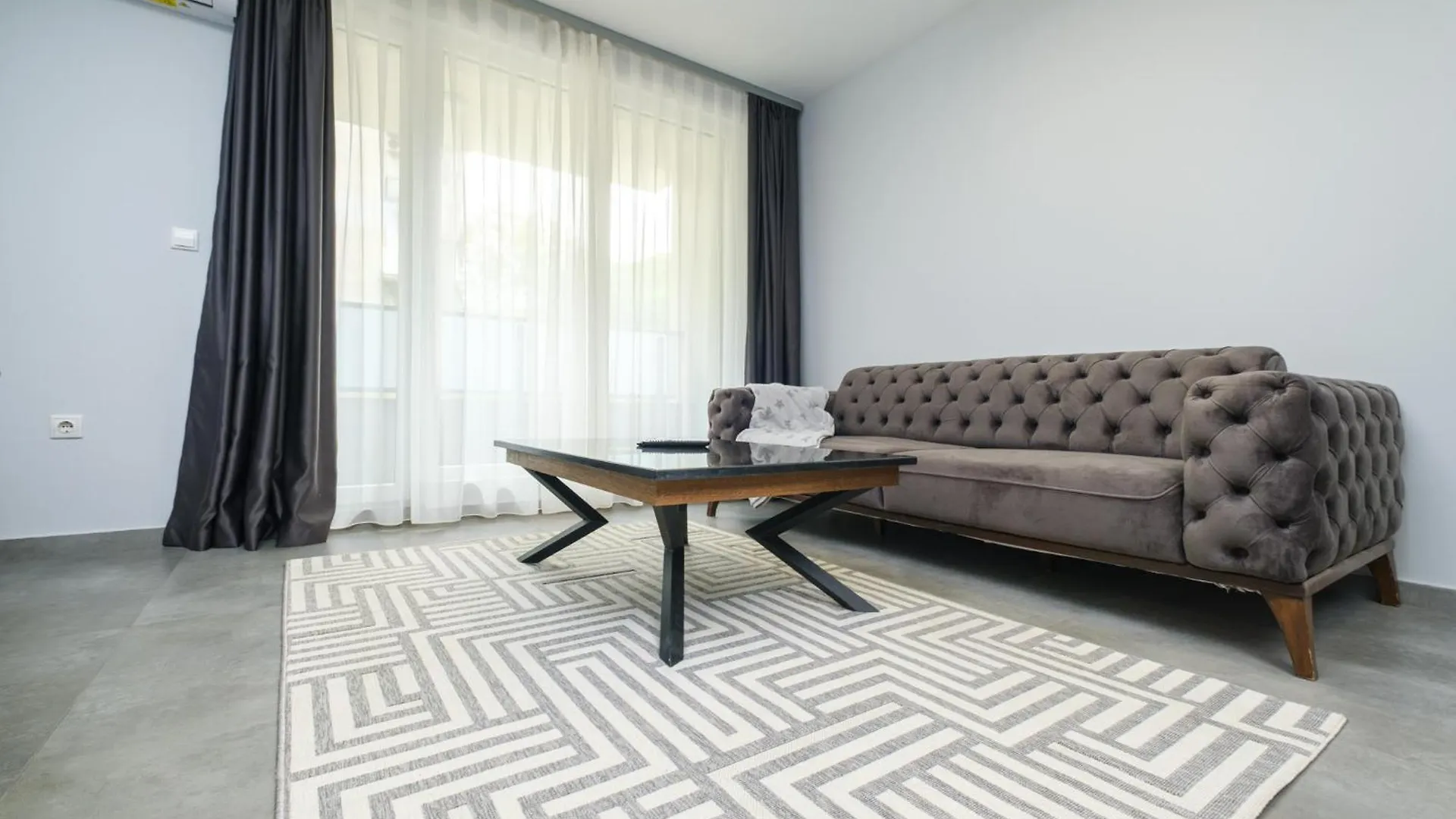 アパート Quiet & Comfy 1Br In The Heart Of Plovdiv With Private Balconyアパートメント ブルガリア